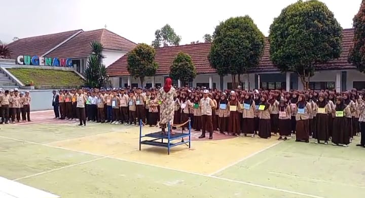 ANGGOTA KORAMIL 0608-05/CUGENANG MENGIKUTI GIAT PENUTUPAN MPLS DAN PELANTIKAN SISWA/SISWI SMKN 1 CUGENANG