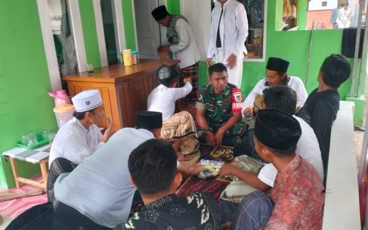 BABINSA MAYAK BINA HUBUNGAN BAIK DENGAN TOKOH DAERAH