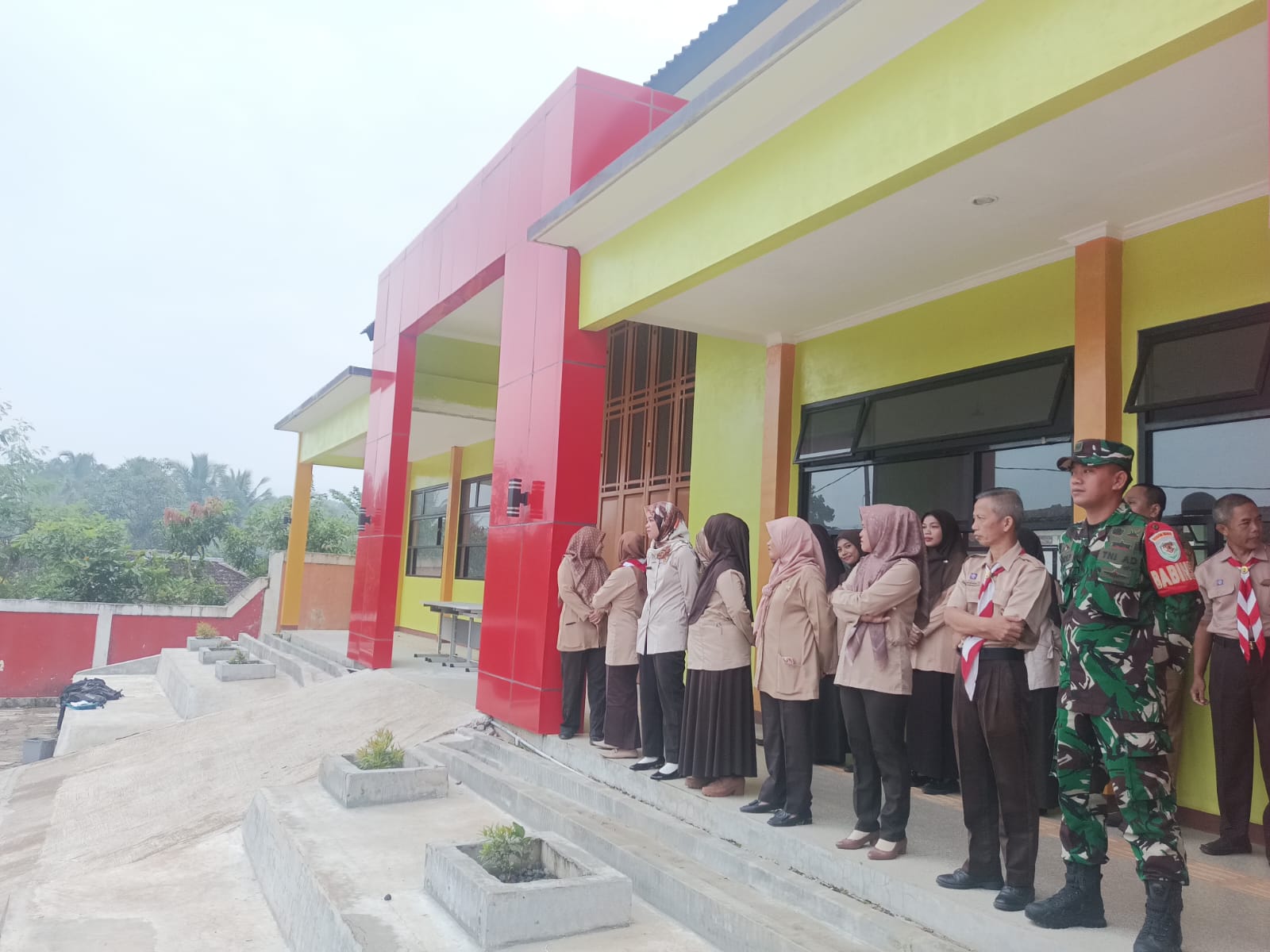 UPACARA PENUTUPAN MPLS SMKN 1 CIJATI BERJALAN DENGAN AMAN DAN TERTIB