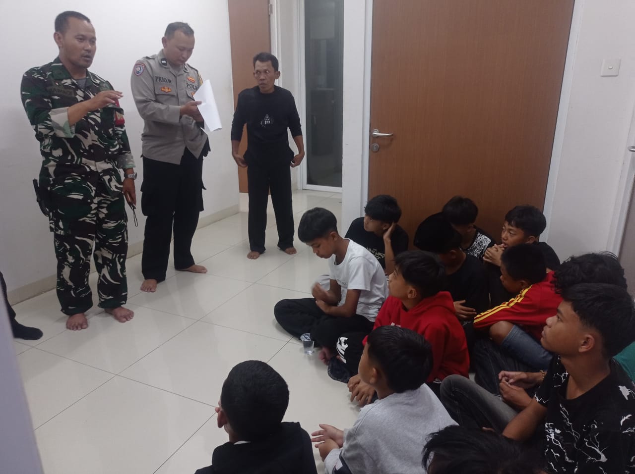BABINSA DESA CIBEUREUM PELDA KN BAIHAQI BERHASIL MEDIASI TAWURAN ANTAR PELAJAR