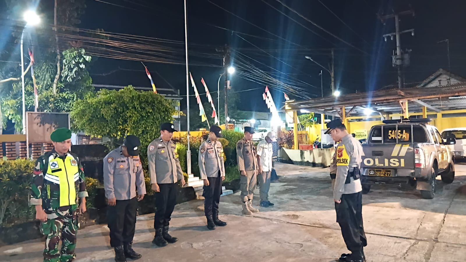 SINEGRITAS TNI-POLRI: PATROLI CIPKON GABUNGAN KORAMIL 08/MANDE DAN POLSEK MANDE