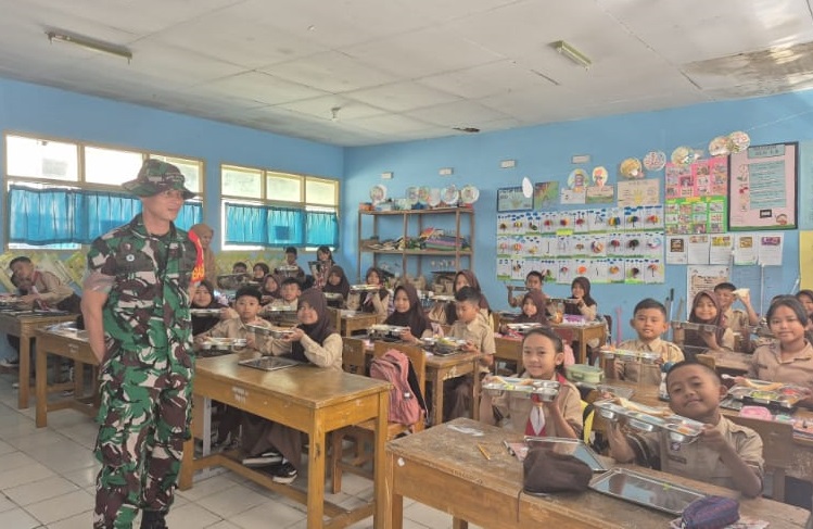 BABINSA CIPENDAWA MONITORING PENDISTRIBUSIAN MAKAN BERGIZI UNTUK MASA DEPAN GENERASI BANGSA