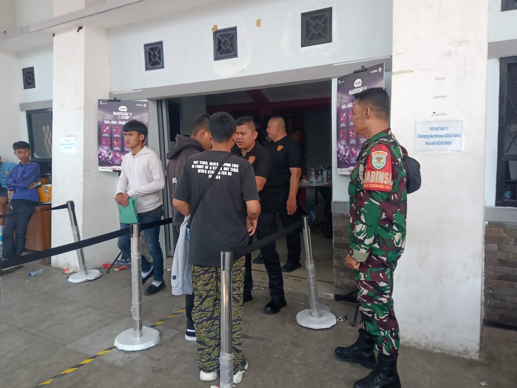 ANGGOTA KORAMIL 0608-01/KOTA MELAKSANAKAN PENGAMANAN TURNAMEN FUTSAL
