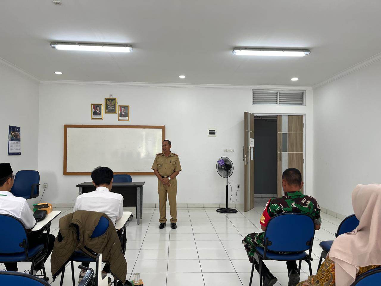 DANRAMIL 0608-08/MANDE LETTU INF. ANANG HADIRI SELEKSI PENJARINGAN APARAT DESA BOBOJONG DAN MEKARJAYA