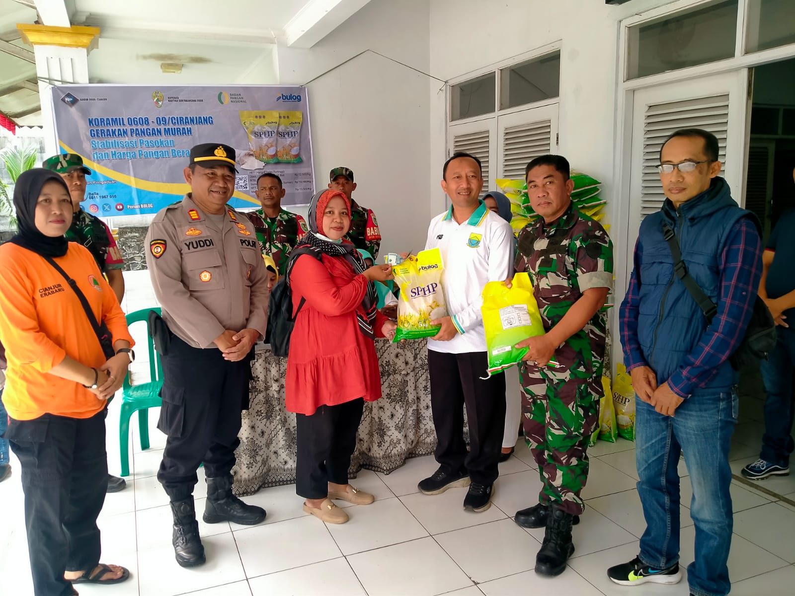 ANGGOTA KORAMIL 0608-09/CIRANJANG DIPIMPIN KAPTEN YAYAN SUKSESKAN GERAKAN PANGAN MURAH