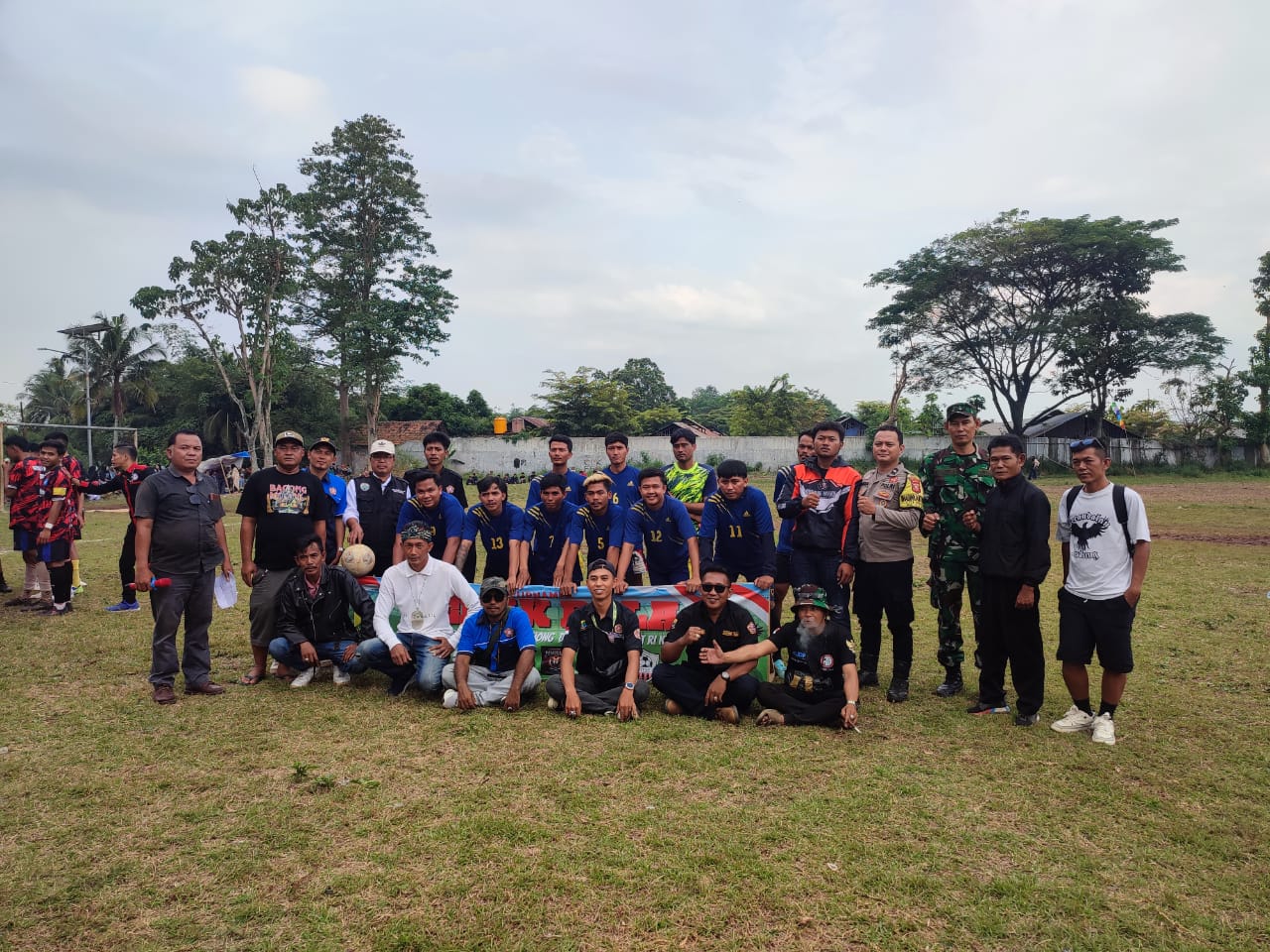 SERKA YUSUF BERSAMA BABINKAMTIBMAS LAKSANAKAN PENGAMANAN PERTANDINGAN SEPAKBOLA ANTAR RW SE-DESA RAHONG
