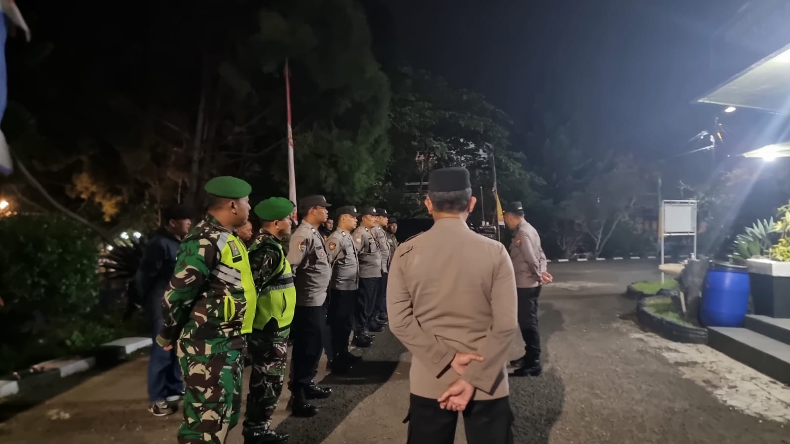 Malam Sinergi: Apel dan Patroli Gabungan Mengamankan Kamtibmas di Kec. Pacet dan Kec. Cipanas