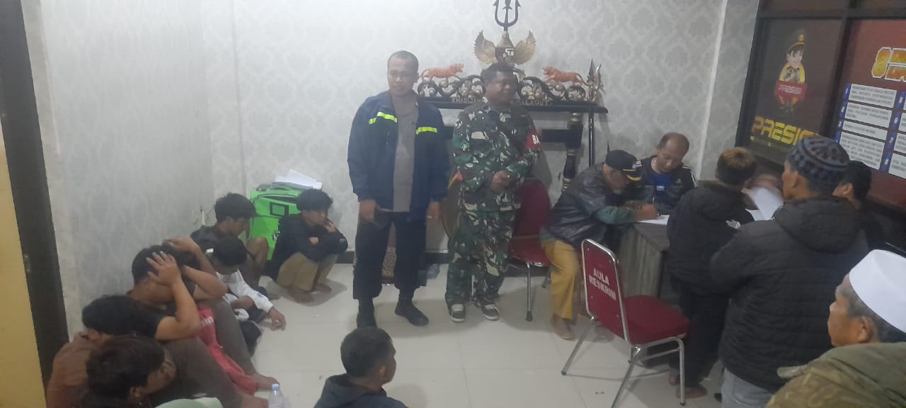 Babinsa Desa Nyalindung Serka Priyanto Beng Jemput 8 Anak yang Diamankan Polres Cianjur