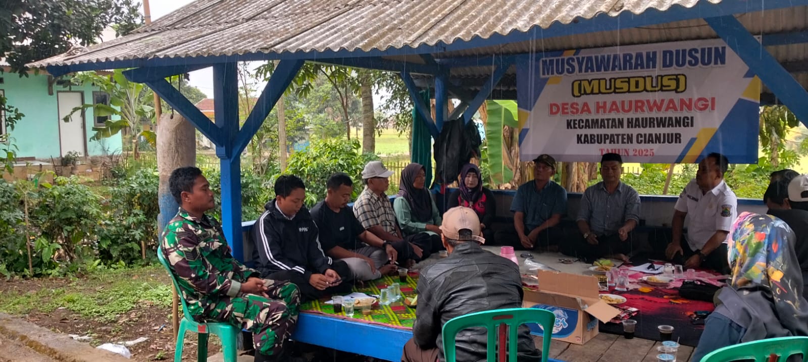 Babinsa Haurwangi Menghadiri Kegiatan MUSDUS untuk Meningkatkan Pembangunan Desa