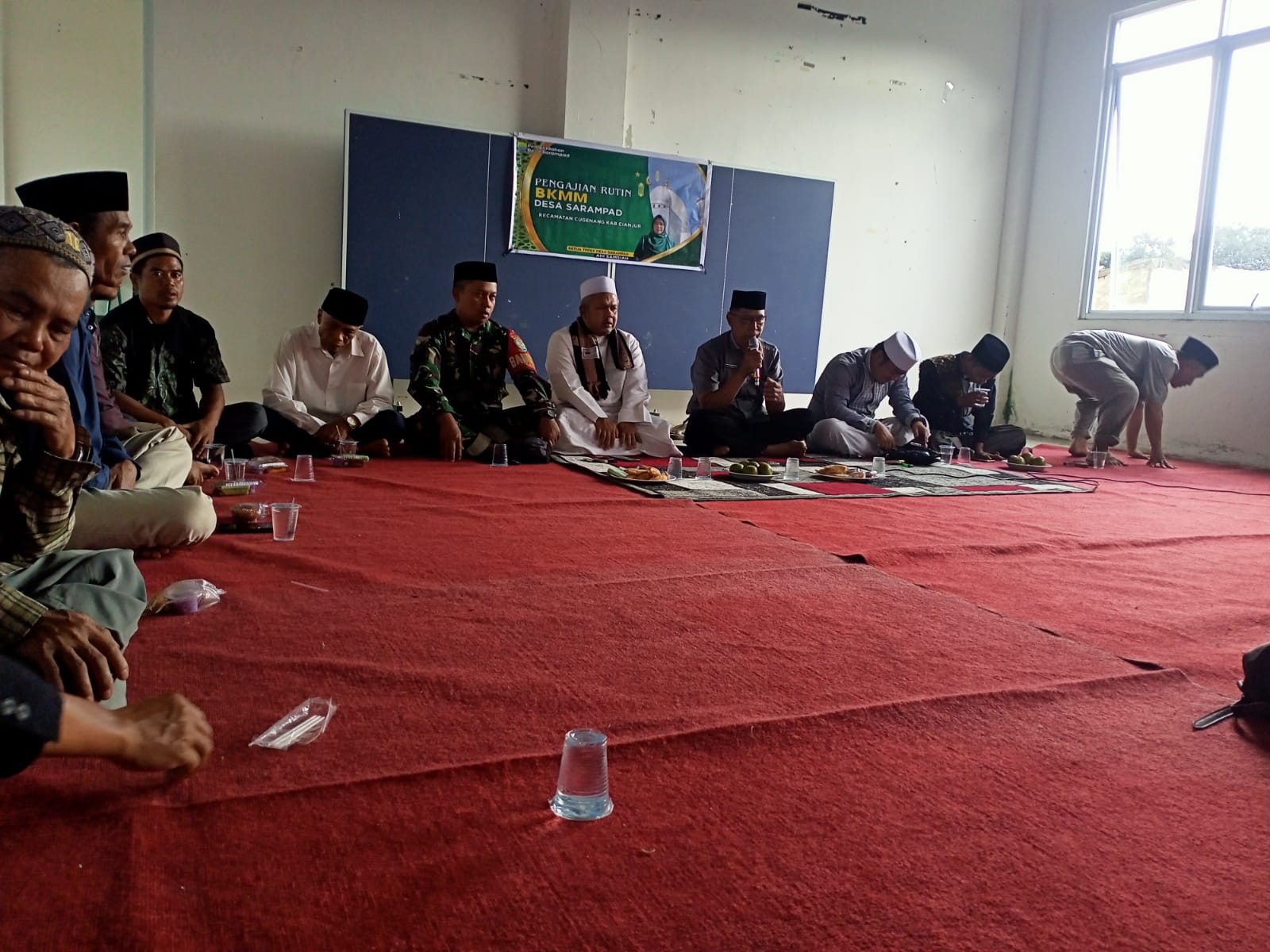 Babinsa Sarampad Menghadiri Pengajian Rutin Bulanan dan Peringatan Maulid Nabi Muhammad Saw
