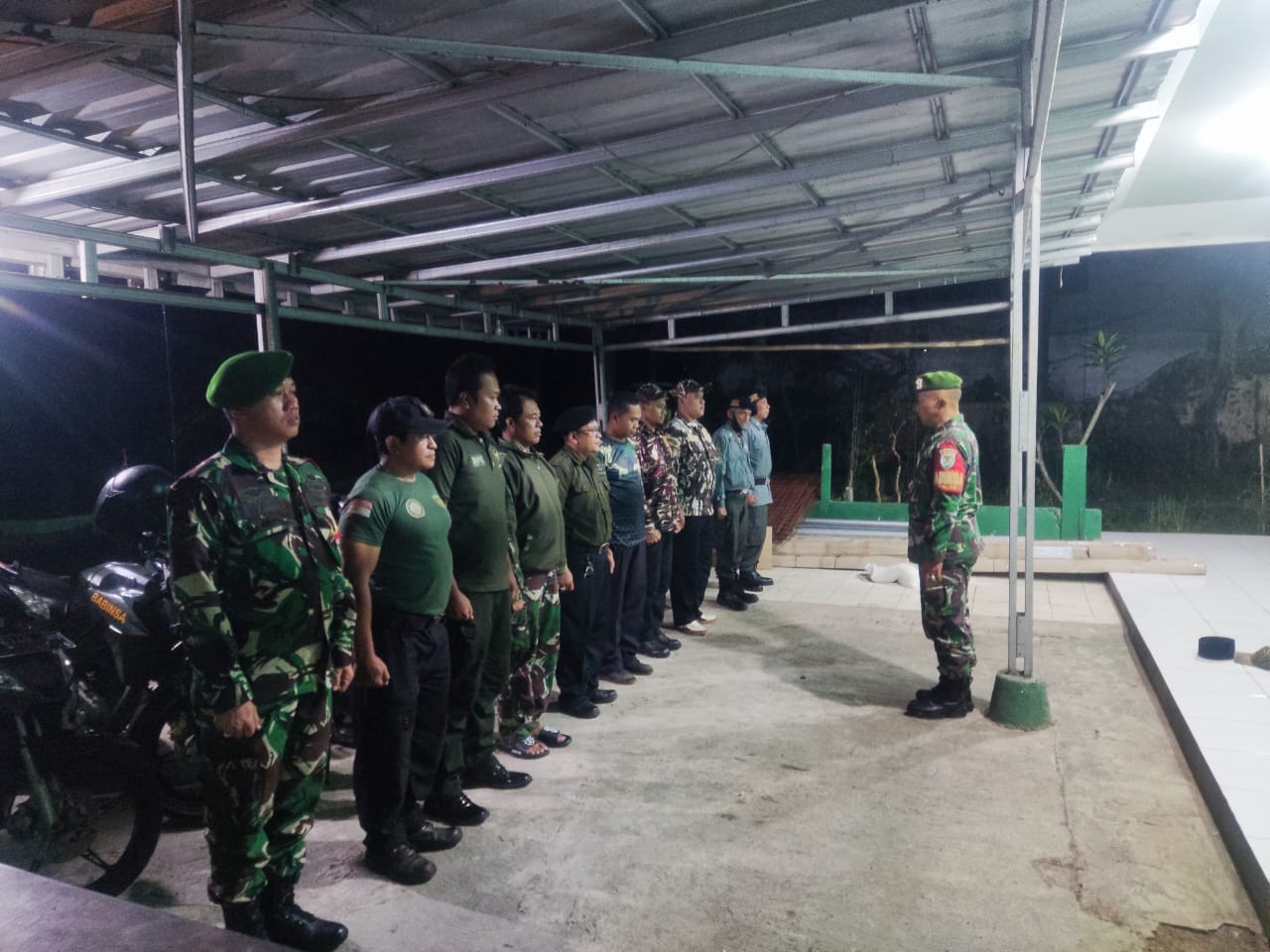 Anggota Koramil 0608-05/Cugenang Laksanakan Patroli Bersama Komduk untuk Ciptakan Kamtibmas Kondusif