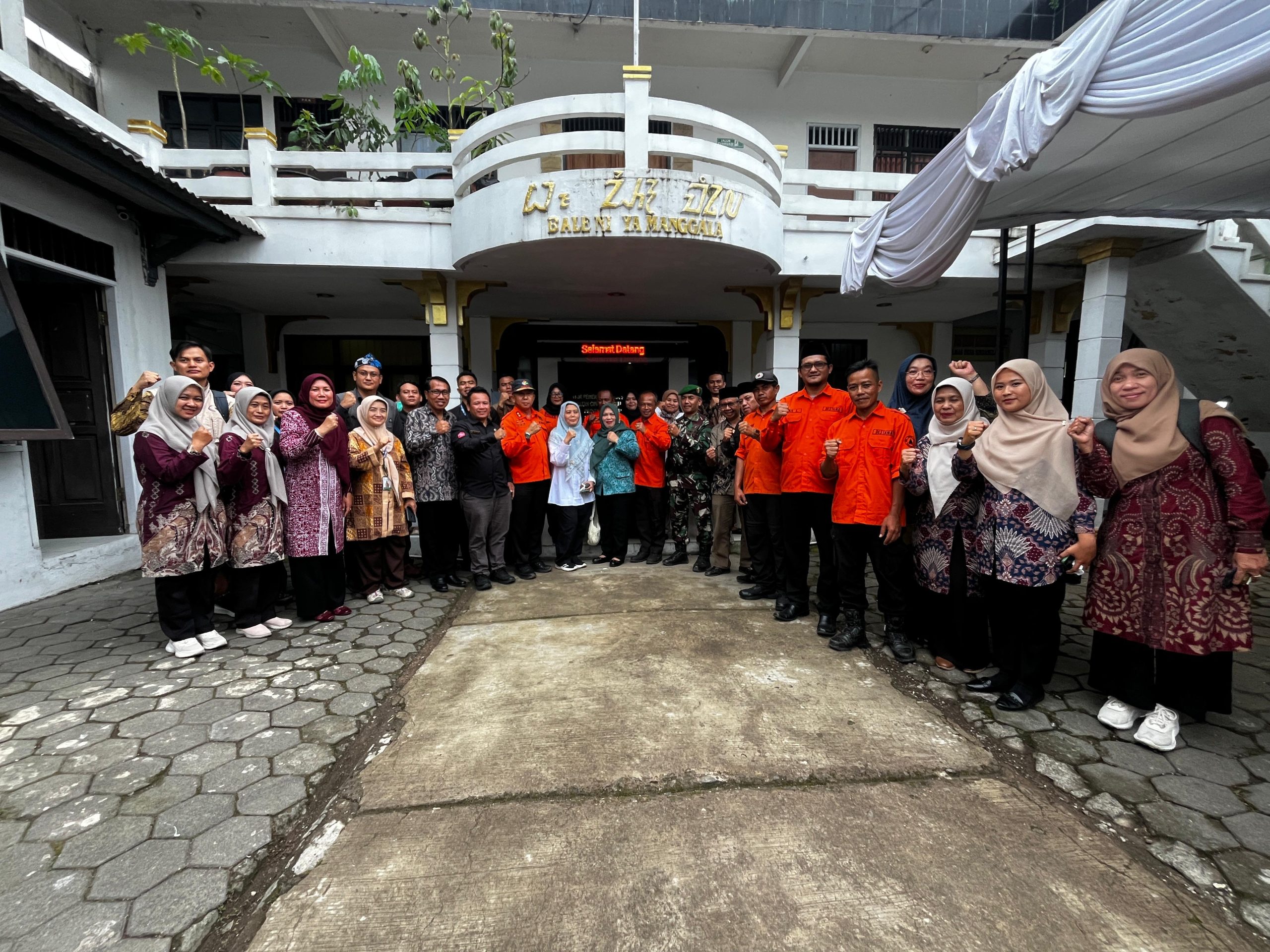 Babinsa Sindanglaya Monitoring Kunjungan Kerja dari Kementerian Kesehatan Jawa Barat