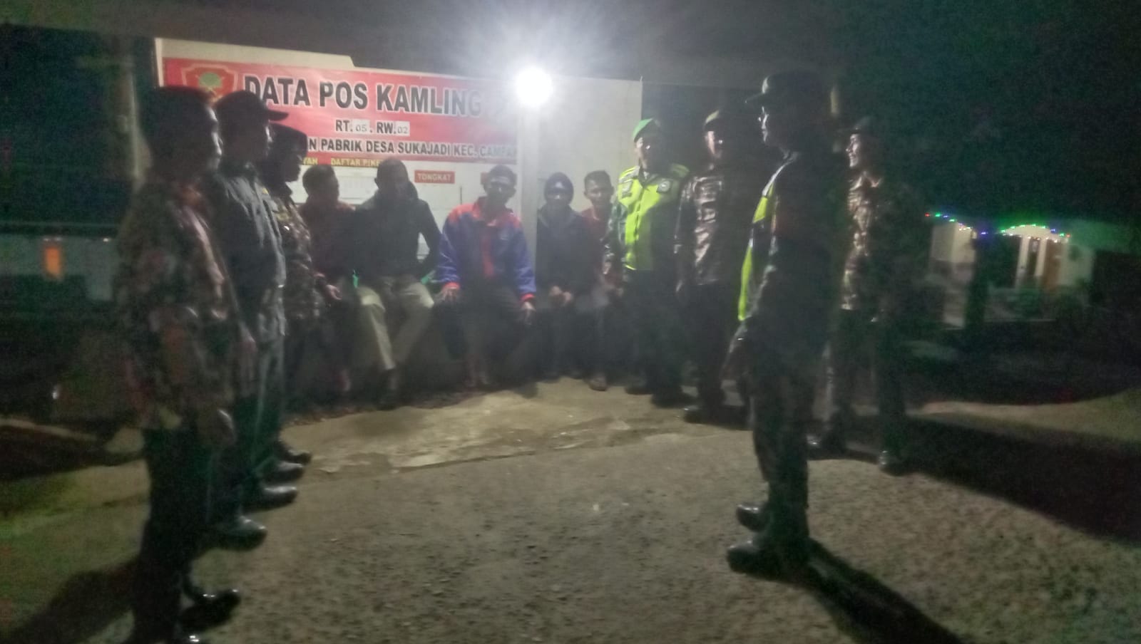 Anggota Koramil 0812/Campaka Laksanakan Patroli Bersama untuk Meningkatkan Keamanan Wilayah