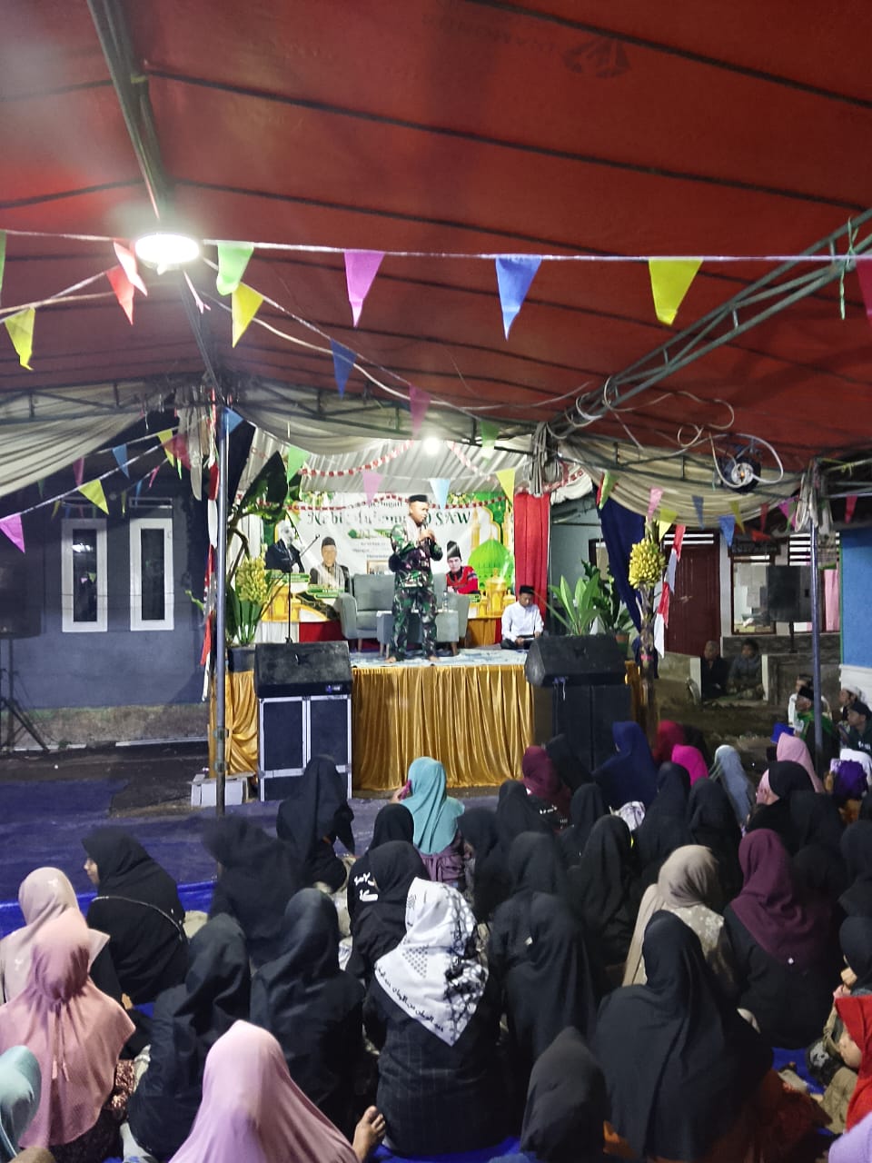 Babinsa Sarampad Hadiri Peringatan Maulid Nabi Muhammad SAW, Tingkatkan Ukhuwah Islamiah dan Akhlak Mulia