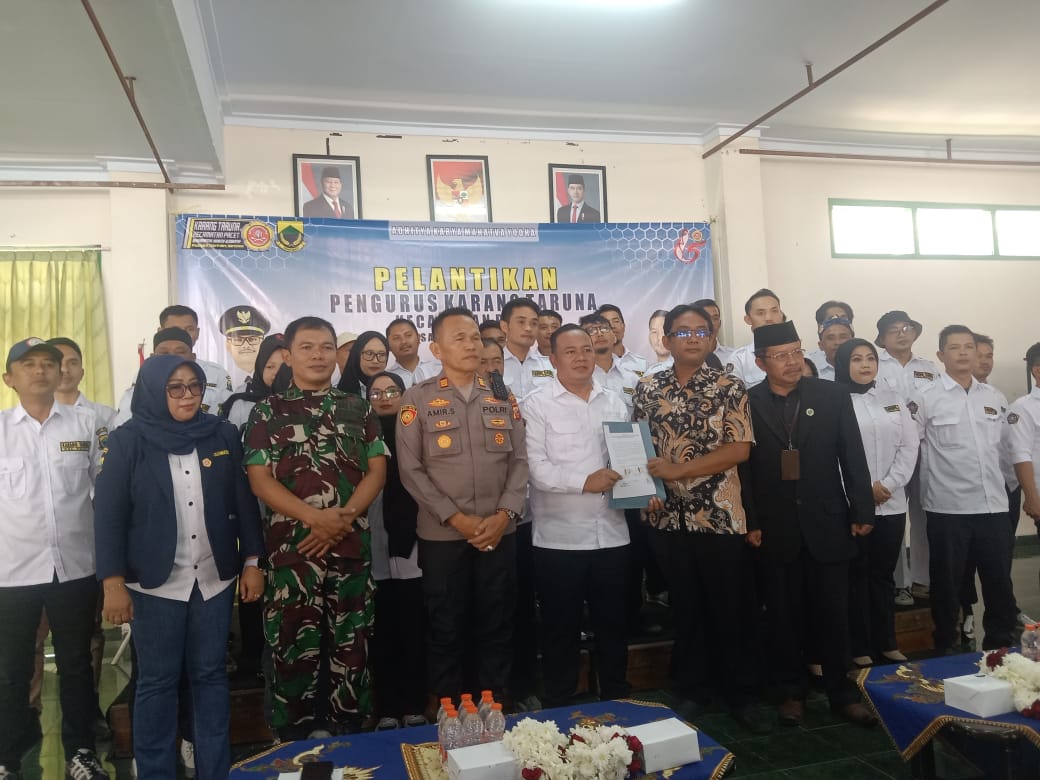 Perangkat Desa Mekarjaya Dilantik, Babinsa Pastikan Kesiapan Rempug Warga Bersama Bupati Berjalan Aman