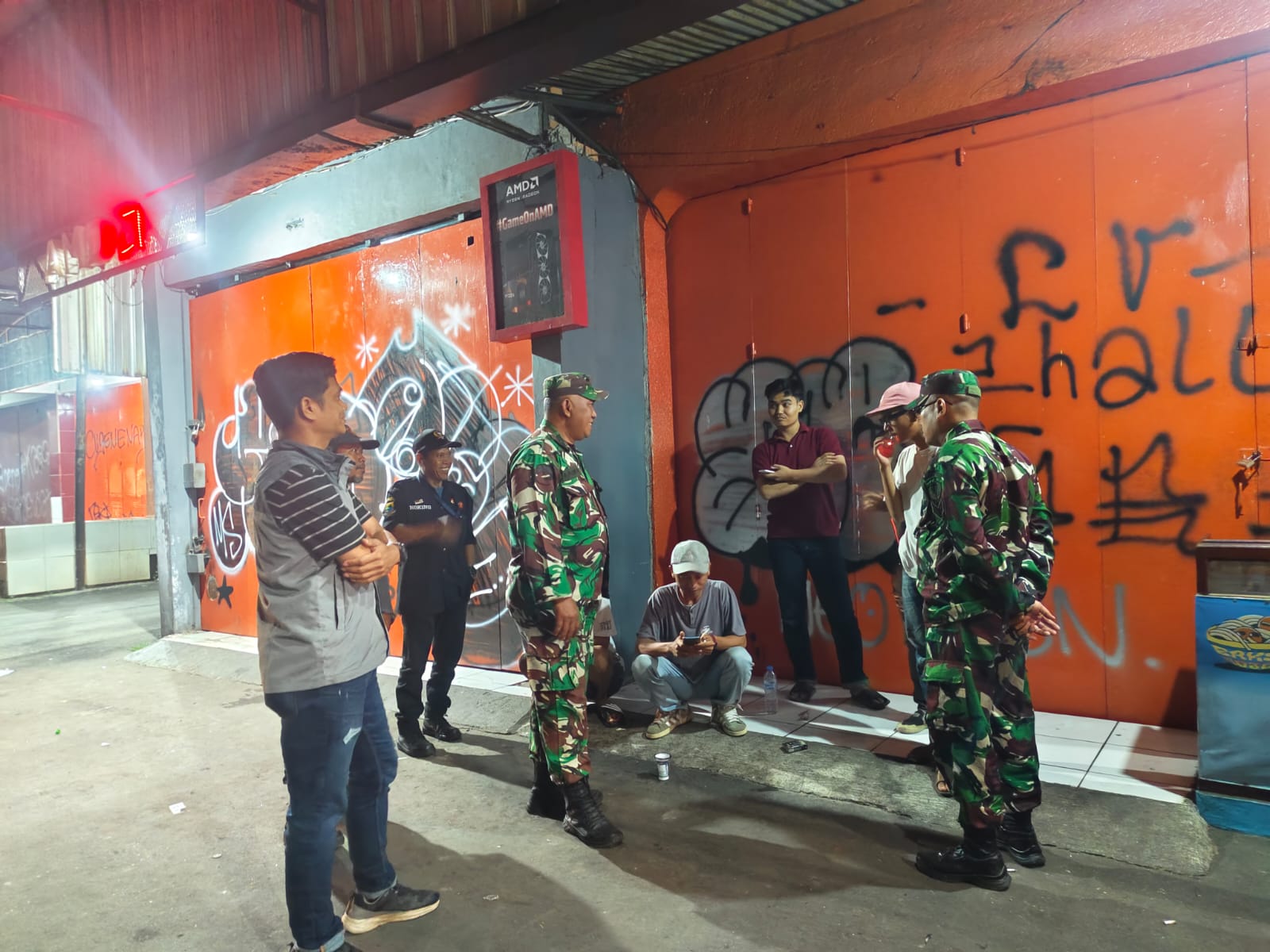 Sertu Dodi dan Dua Babinsa Koramil 0608-01/Kota Pimpin Patroli Komduk, Jaga Muka dari Geng Motor dan Curnam