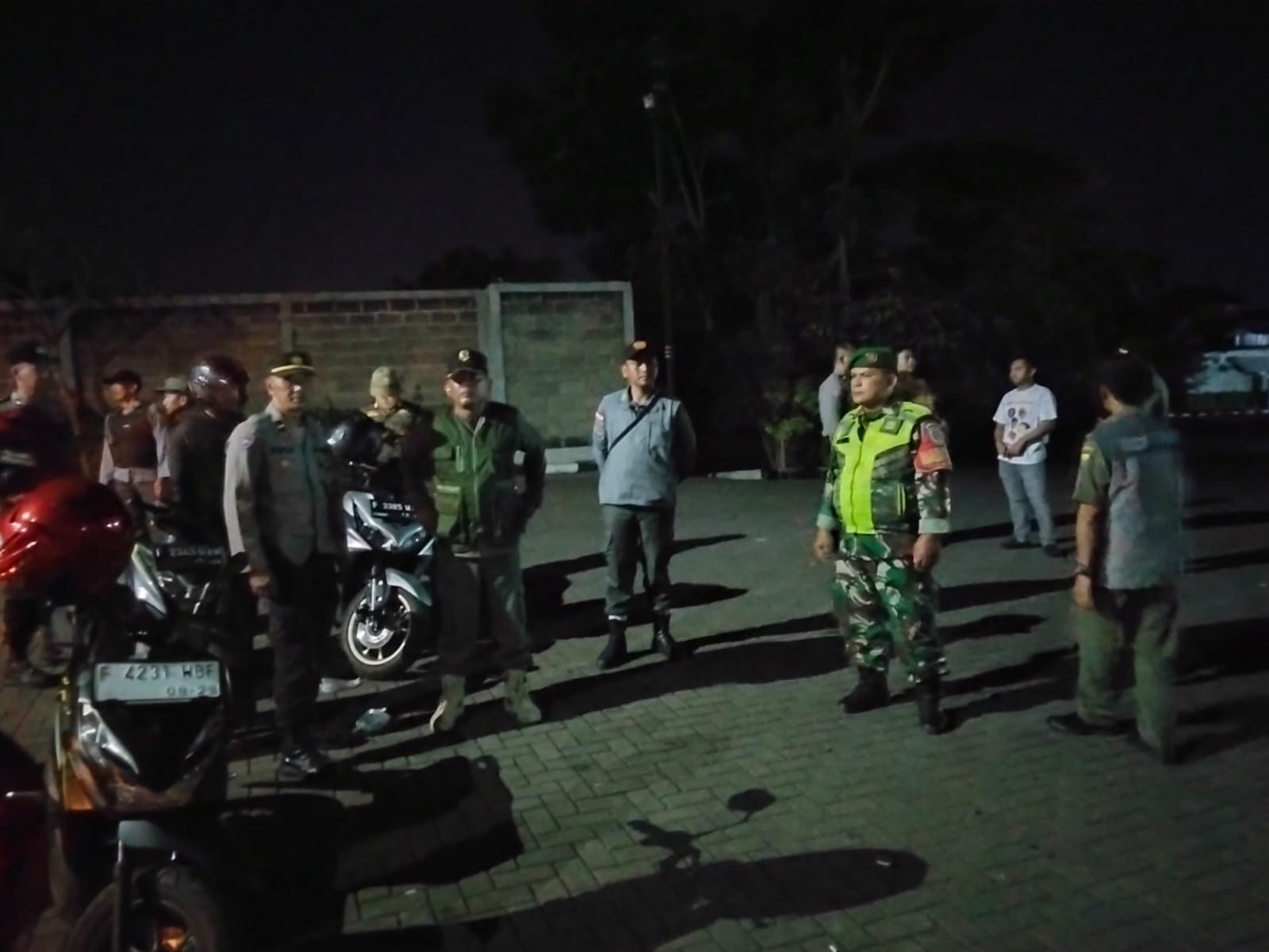 Serka Didin anggota Koramil 0608-01/Kota Perkuat Sinergi Patroli Gabungan, Cegah Kejahatan C3 di Wilayah Kota