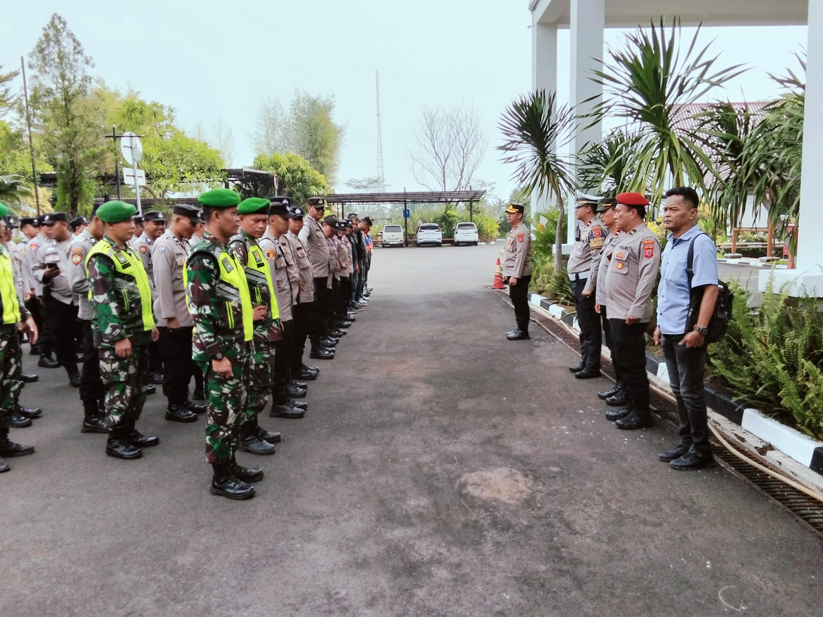 Amankan Aspirasi Publik, Kodim 0608/Cianjur Terjunkan Personel Jaga Aksi Unjuk Rasa GMNI di DPRD