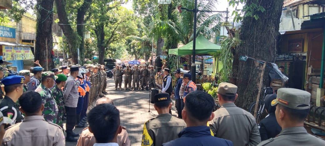 KORAMIL 0608-01/KOTA AMANKAN PENERTIBAN PKL: Sinergi TNI-Polri dan Pemda Wujudkan Ketertiban Kota