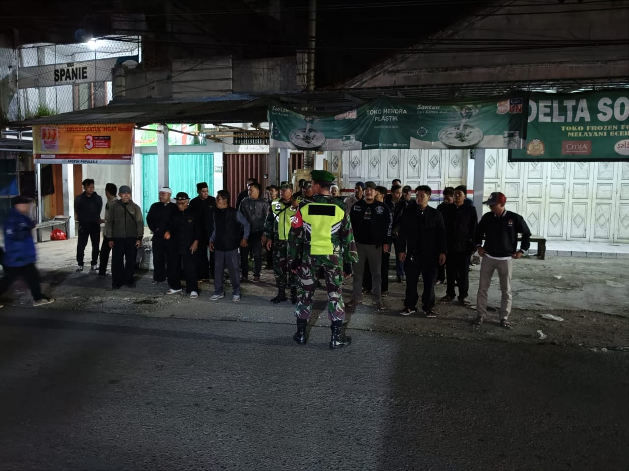 Jaga Keamanan Wilayah: Koramil Cikalongkulon Gelar Patroli Gabungan Skala Besar