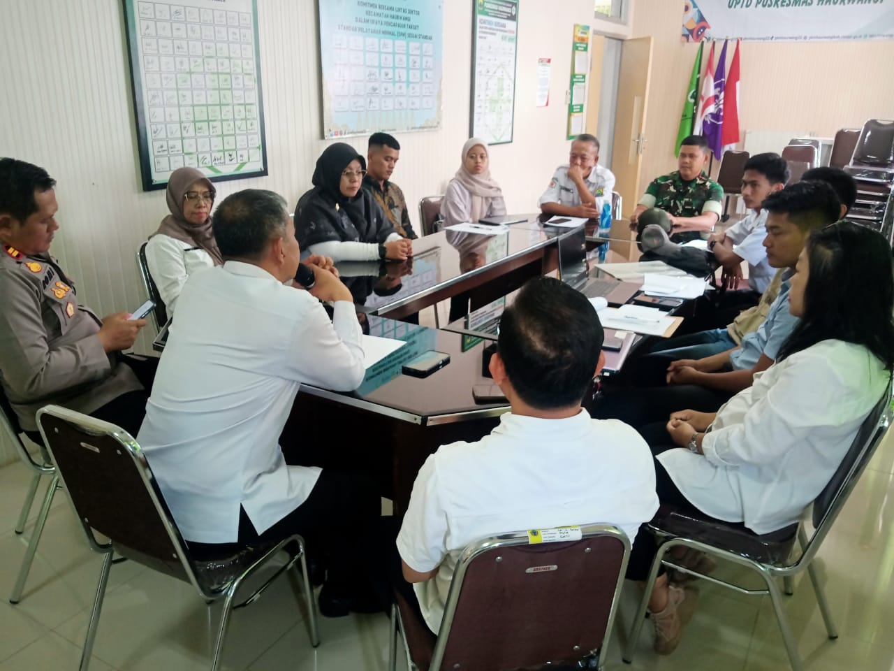 Kolaborasi Lintas Sektoral: Serda Muh Syukri Wujudkan Suksesnya Program MBG di Haurwangi