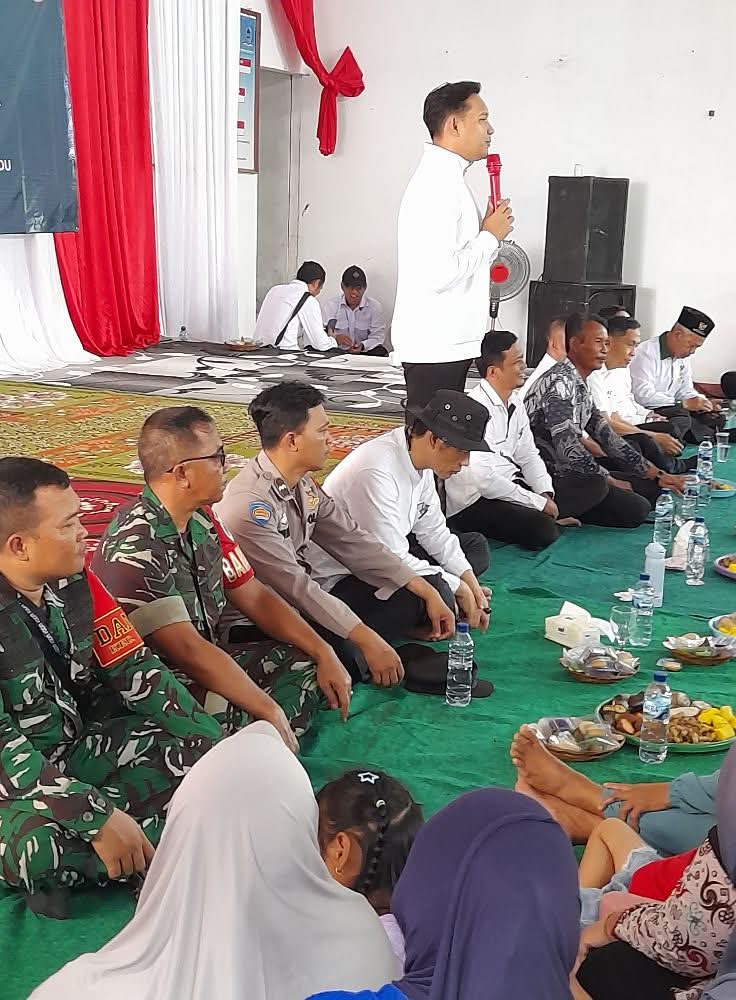 Kemanunggalan TNI-Rakyat, Babinsa Kelapanunggal Sukses Amankan Kunjungan Kerja dan Hadiri Rembug Warga Bupati Cianjur