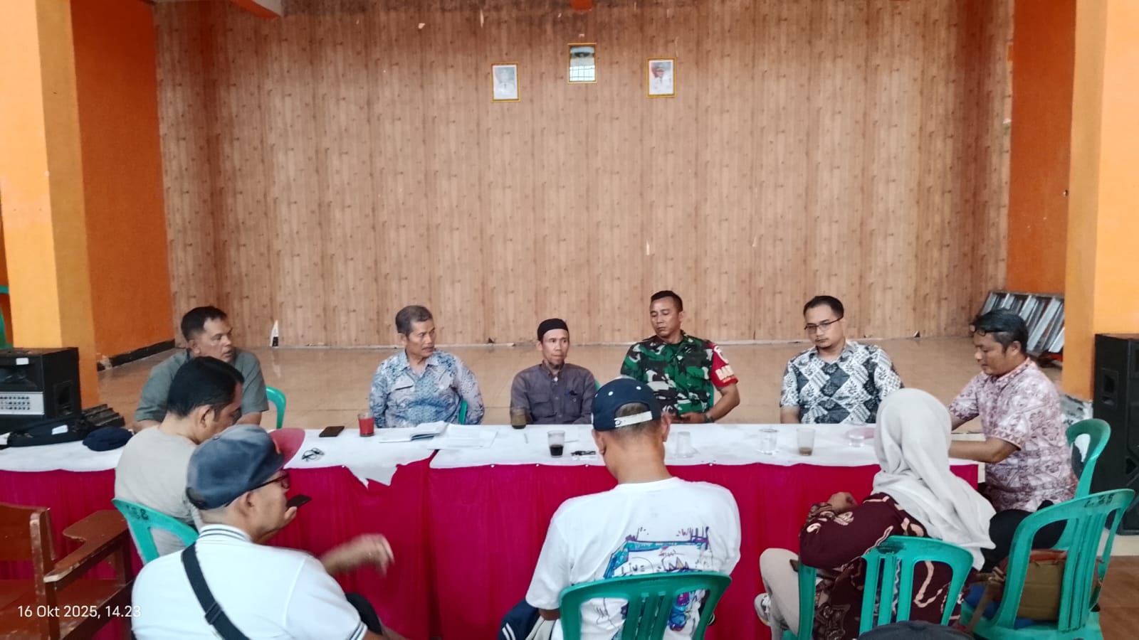 Sinergi Tiga Pilar Desa: Serka J Erwin Hadiri Musyawarah Pemilihan Ketua Karang Taruna Limbangansari