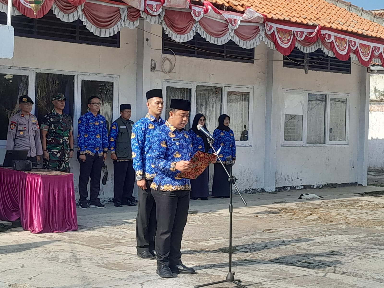 Dukung Program Pemprov Jabar “Sapoe Sarebu”: Babinsa Sertu Eman Perkuat Sinergi di Apel Kesadaran Kecamatan Cikalongkulon