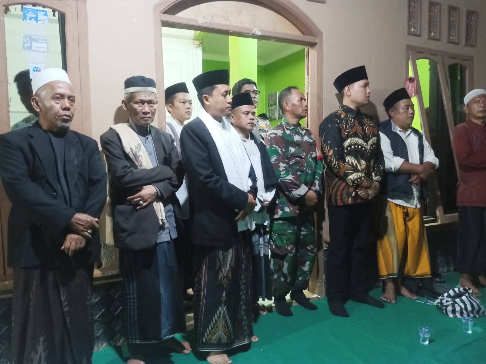 Jaga Keamanan dan Hadiri Peringatan Maulid Nabi, Pelda Sodikman Dampingi Bupati Cianjur di Ponpes Al-Aliyah