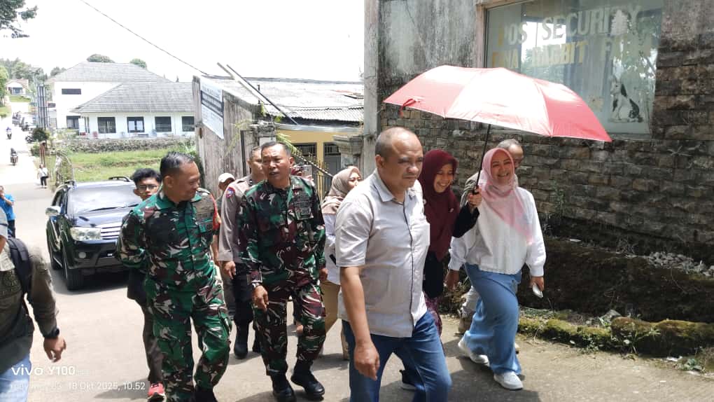 Danramil Cipanas Kapten Kav. M. Marufin Dampingi Stafsus Menteri Desa Tinjau Potensi Ekonomi Desa Ciputri