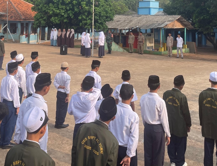 Sertu Awan Gunawan, Babinsa Sindangsari, Tanamkan Nilai Kedisiplinan pada Siswa SMP/SMK Al Yumni