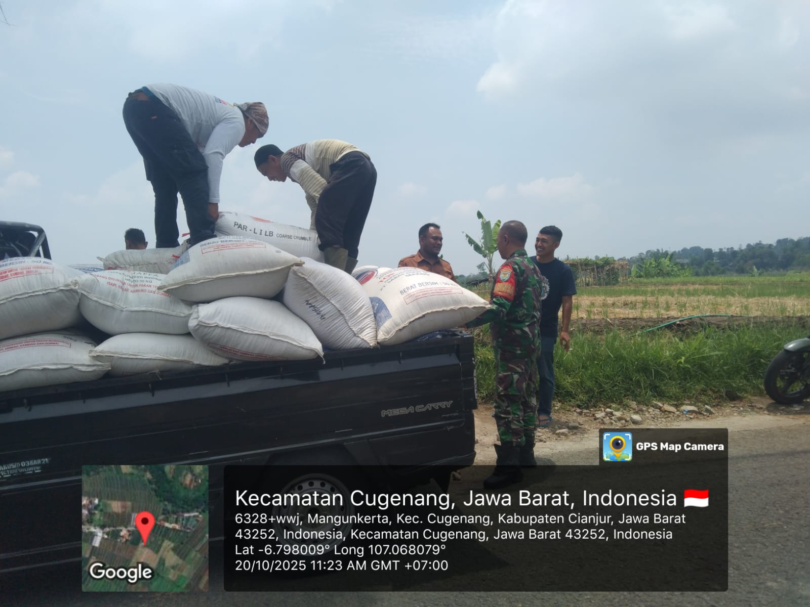 Serka Prayitno Kawal Serapan Gabah Bulog di Desa Mangunkerta, Jamin Harga dan Kelancaran Transaksi Petani