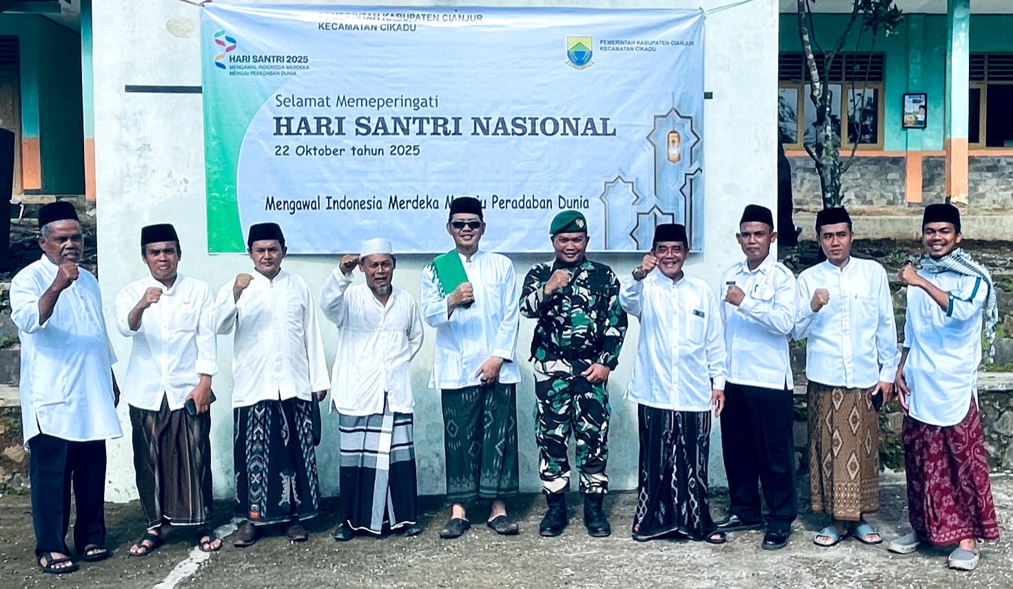 Pimpin Barisan Santri, Sertu Asmawi Jadi Komandan Upacara Hari Santri Nasional Cikadu