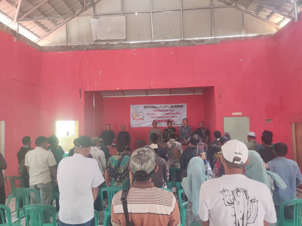 Dukung Prioritas Desa, Danposmil Cikadu Sertu Asmawi Kawal Musdes Padaluyu Bahas Infrastruktur hingga Stunting