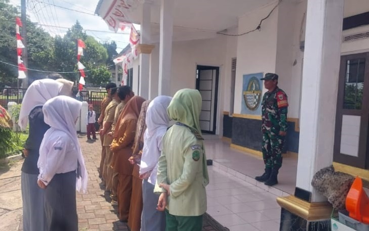 Perkuat Sinergi Aparatur Desa, Serta Jubel Manalu Babinsa Cikanyere Laksanakan Pembinaan Wilayah