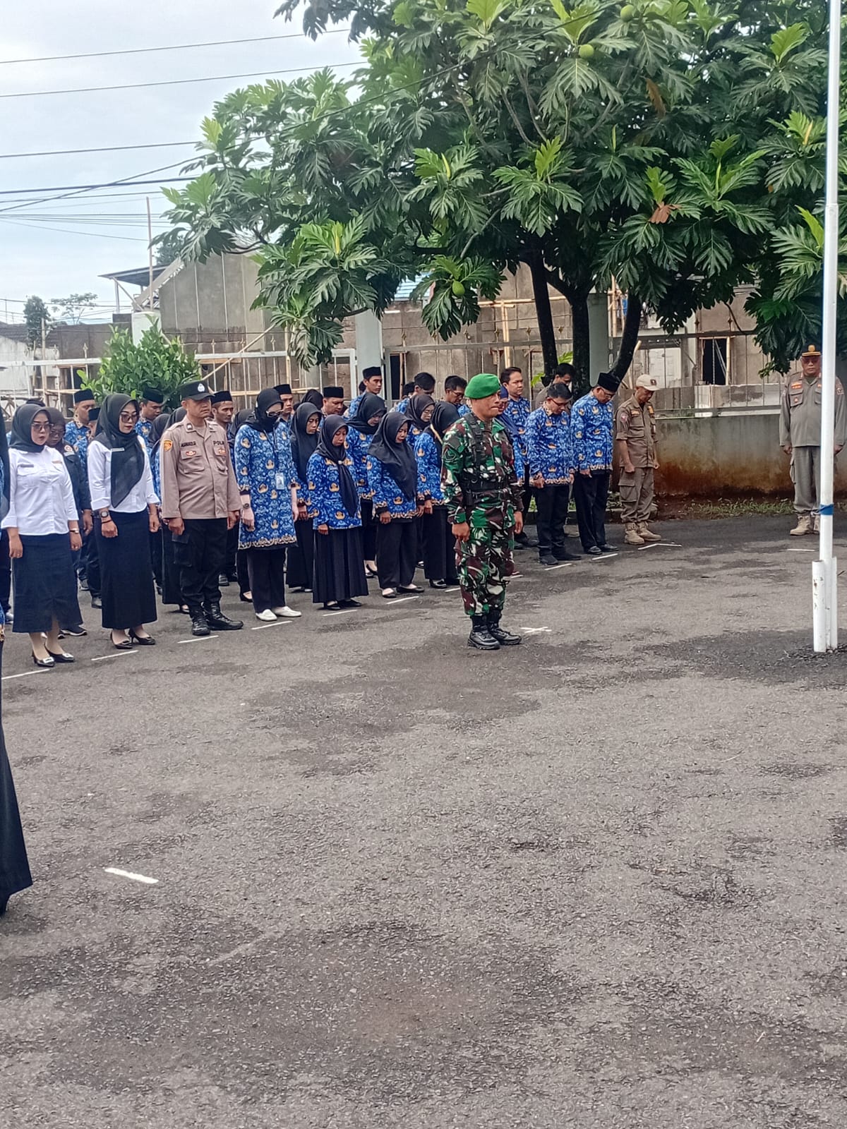 Sertu Ceceng Gunawan Buktikan Disiplin TNI, Sukses Pimpin Upacara Sumpah Pemuda di Cilaku