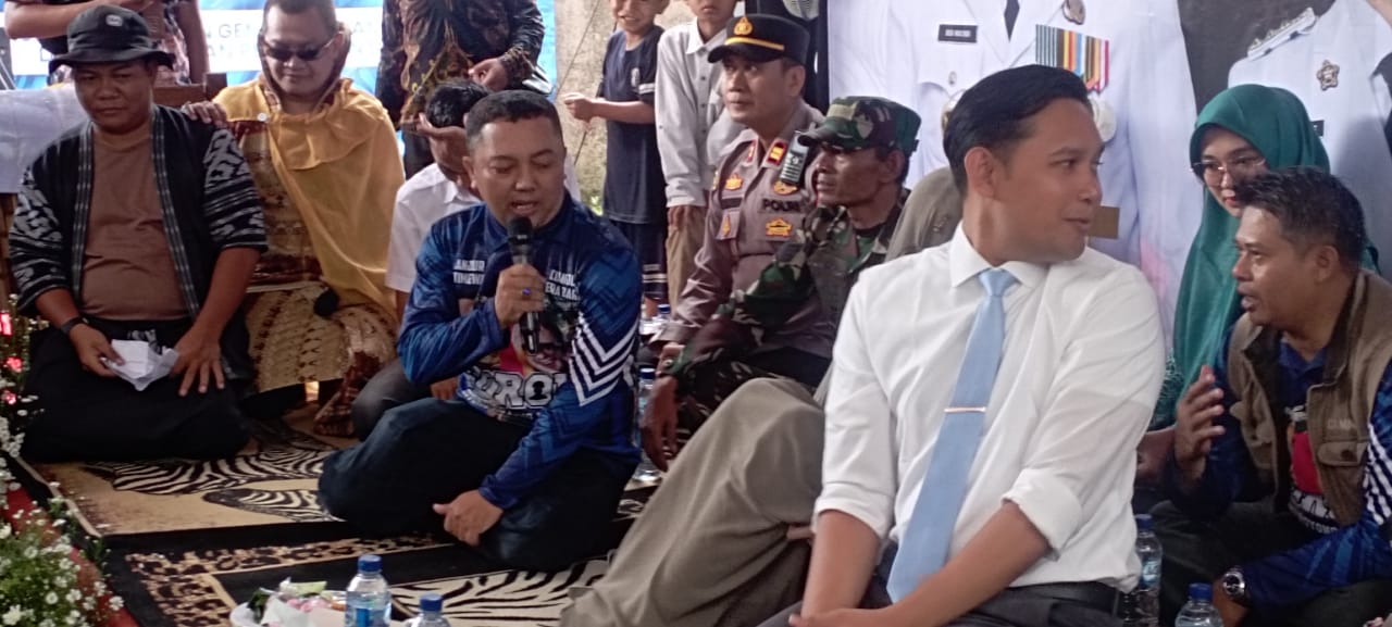 Babinsa Sertu Haryono Kawal Kunjungan Kerja Bupati di Sukaresmi, Fokus Pengentasan Stunting