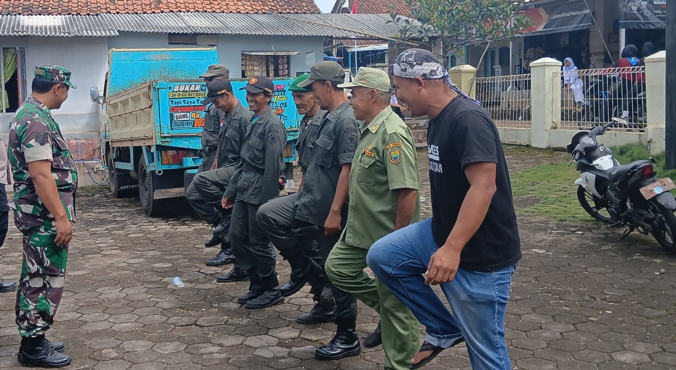 Serka Dadan R Asah Kesiapsiagaan Linmas Sukatani, Perkuat Keamanan Swakarsa Wilayah