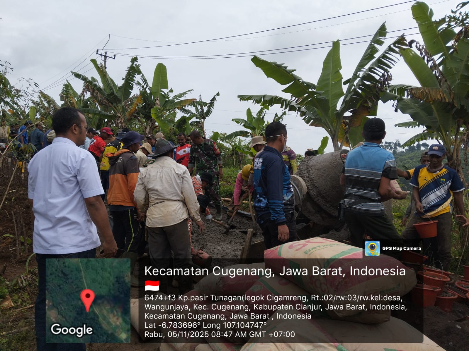 Bersama Warga dan Aparatur: Babinsa Sertu Tato Pimpin Gorol Bangun Infrastruktur 300 Meter di Wangunjaya