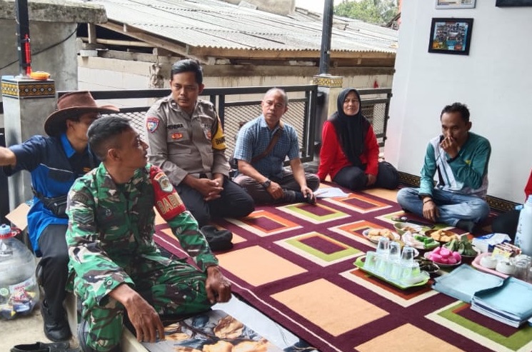 Serka Maryono, Babinsa Cugenang: Perkuat Silaturahmi Lewat Komunikasi Sosial di Kedung Girang