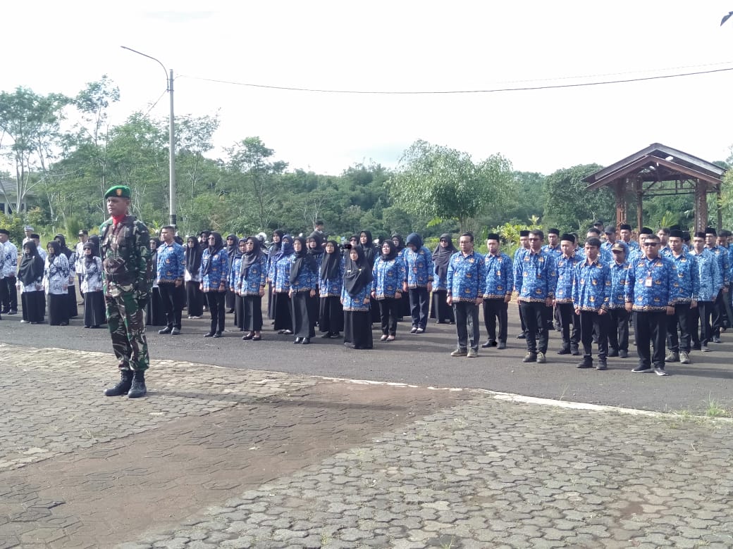 Sertu Ahmad Kawal Peringatan Hari Pahlawan Ke-80 di Campaka: Jembatan Sinergi Muspika dan Masyarakat