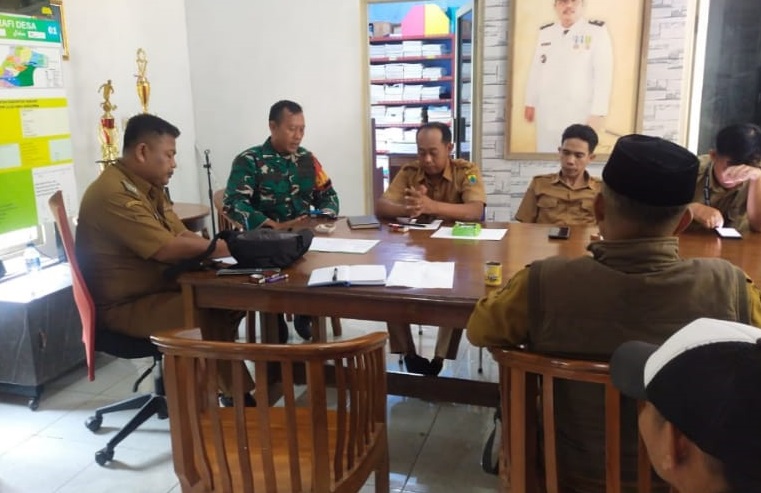 Serda Jejen Mutakin Perkuat Sinergi, Komsos Bareng Perangkat Desa Sukasima