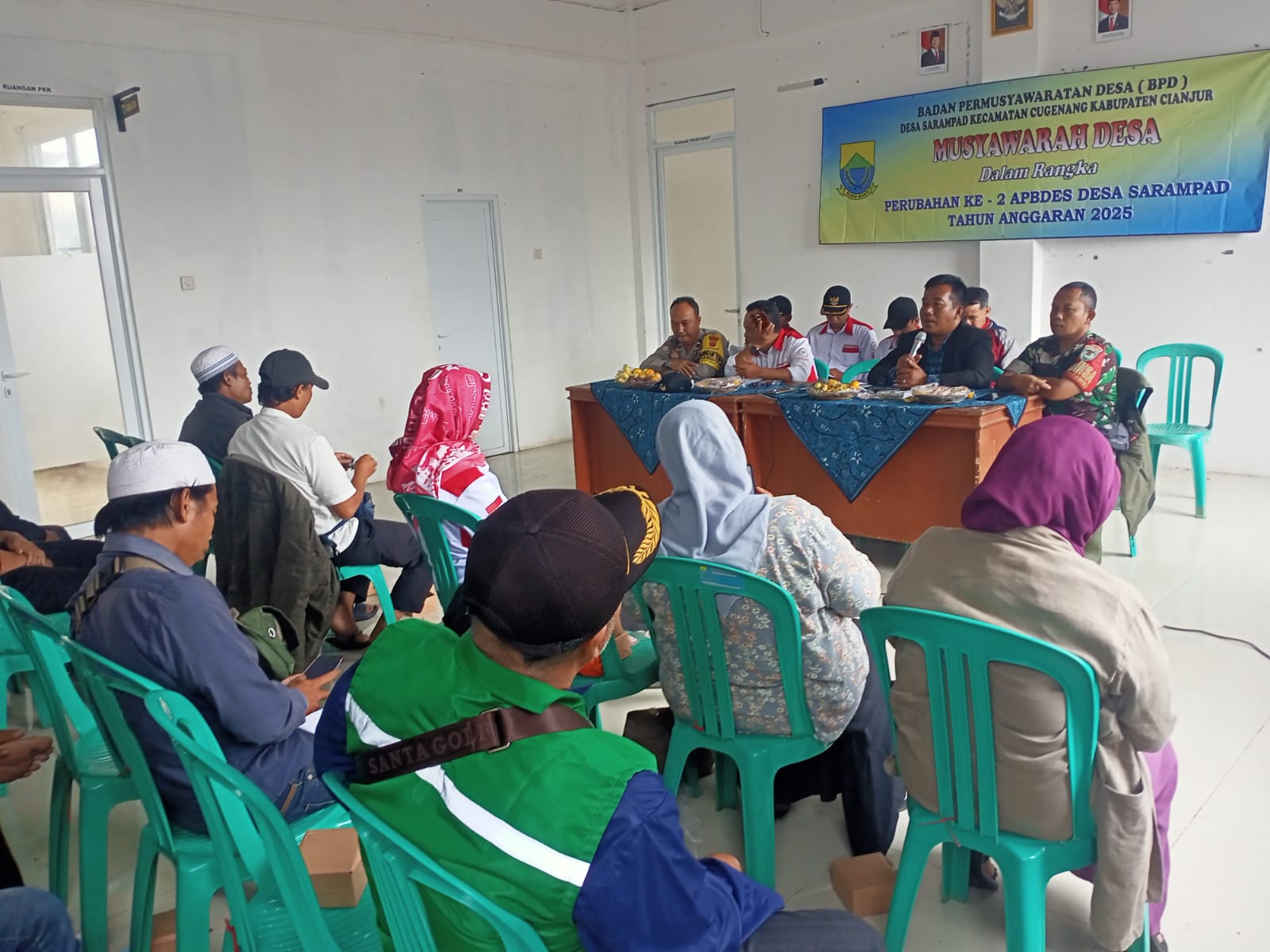 Babinsa Sarampad Kawal Penyusunan APBDes Perubahan 2025: Jamin Transparansi Anggaran Desa