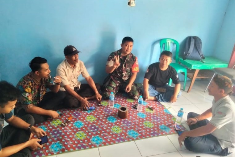 Babinsa Koramil 0608-18/Agrabinta Gelar Komsos Hangat, Jaga Silaturahmi dengan Warga Bojongkaso