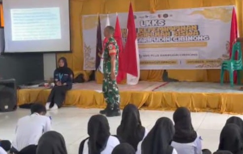 Serma Nurdin Beri Pembinaan Wawasan Kebangsaan di SMK Saripudin Cibinong