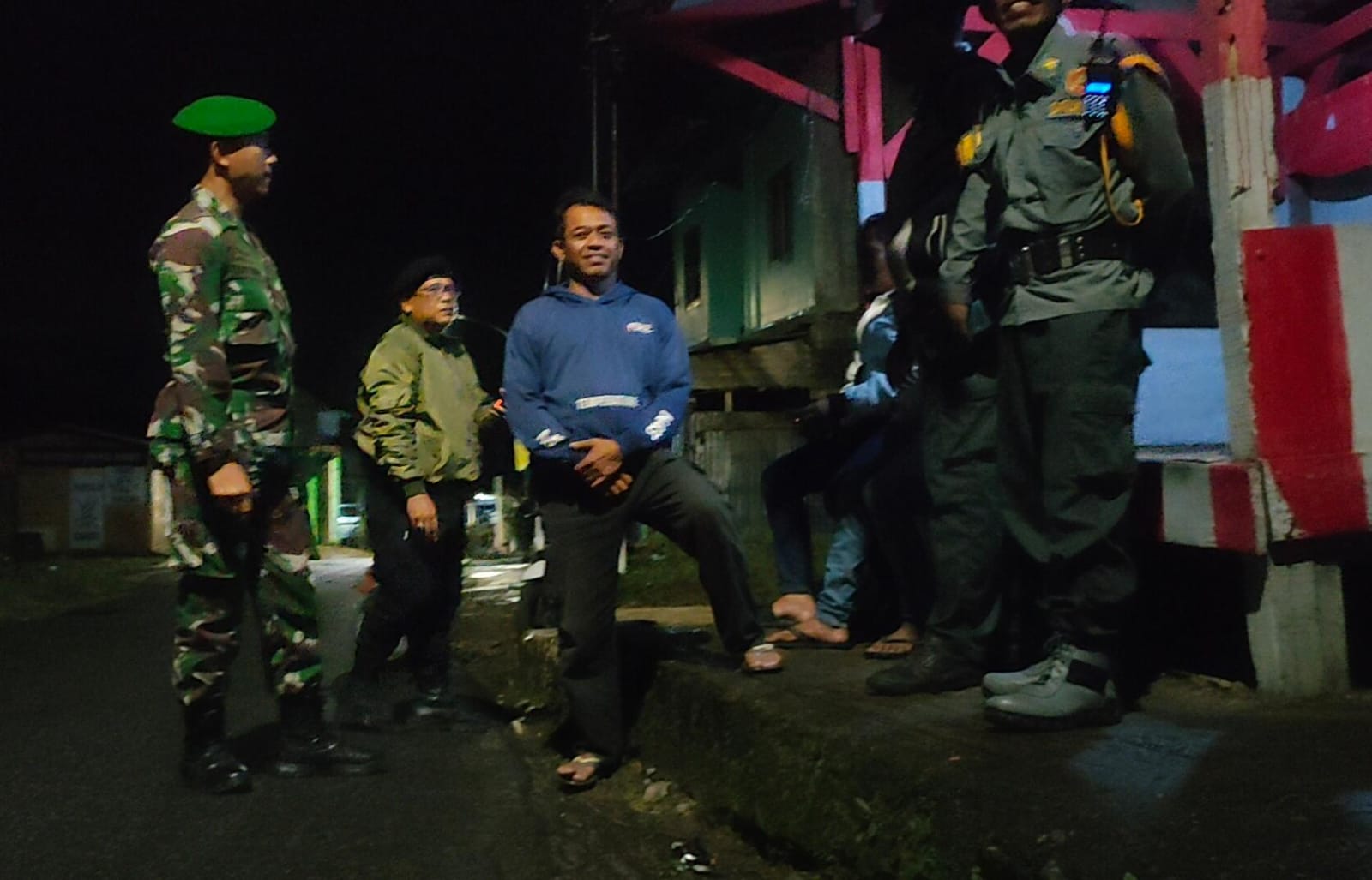 Koramil Cugenang Gelar Patroli Kolaborasi Komduk, Jaga Keamanan Malam Hari