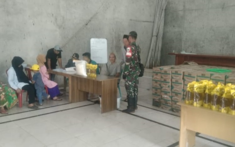 Serda Wawan Karmawan Pastikan Distribusi Bantuan Pangan Bulog di Selagedang Berjalan Tepat Sasaran