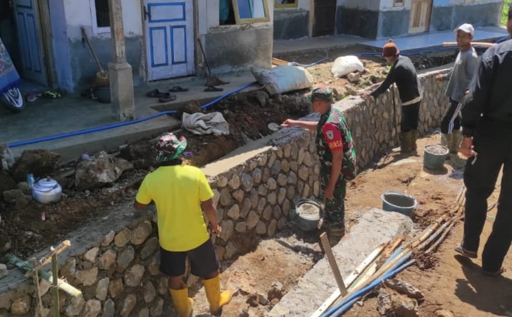 Serka Hery Pimpin Karya Bakti Pembangunan Tembok Penahan Tanah di Padaraka