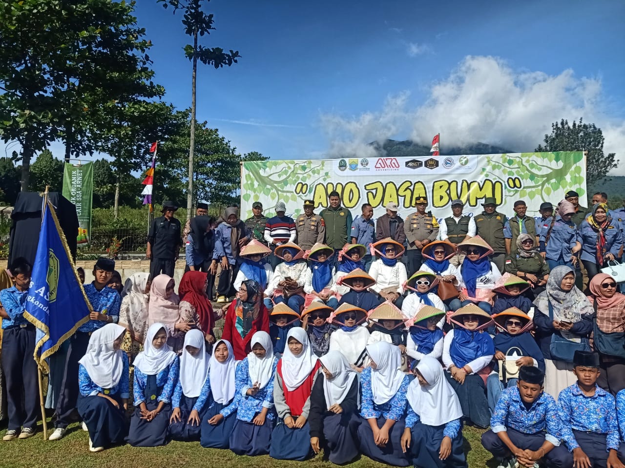 5.000 Pohon Ditanam di Cianjur, Peringati Hari Pohon Sedunia 2025 dengan Semangat “Hejoken Leweung”
