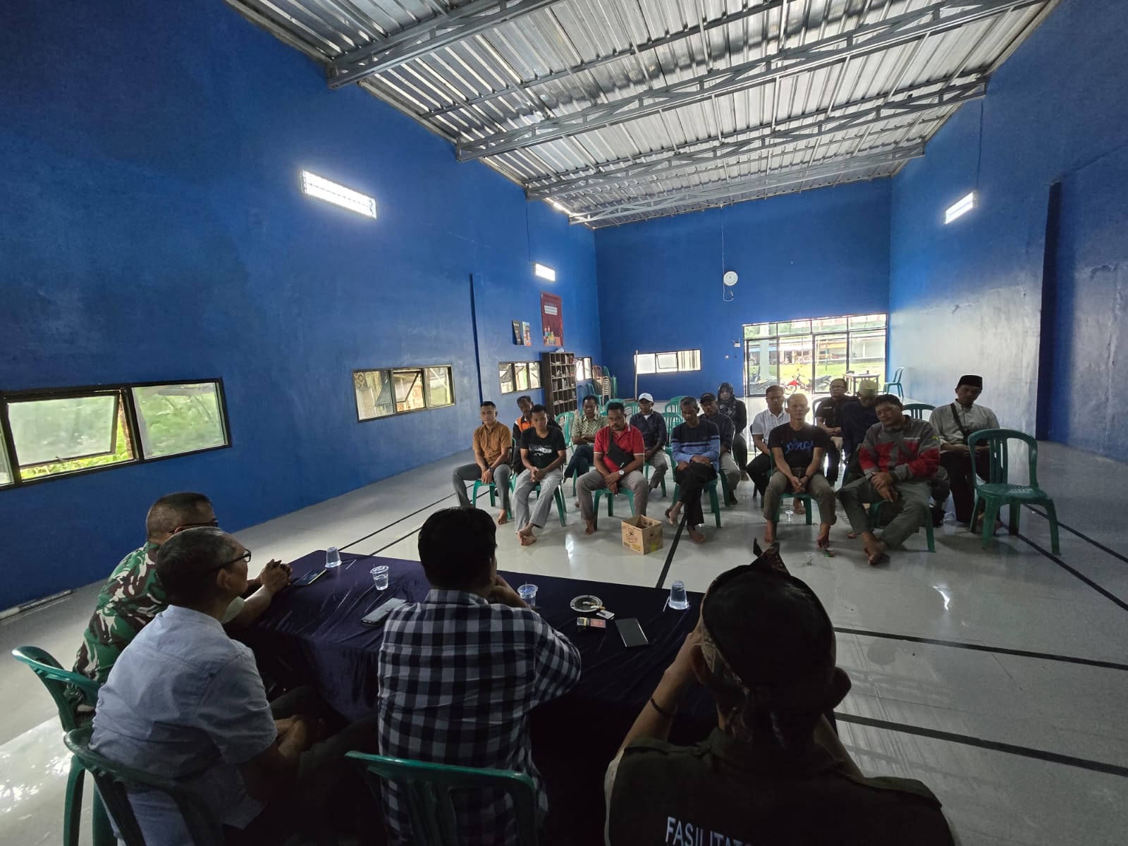 Babinsa Pamoyanan Kawal Perubahan Bidang Usaha BUMDes, Dukung Inovasi Peternakan Ayam Petelur